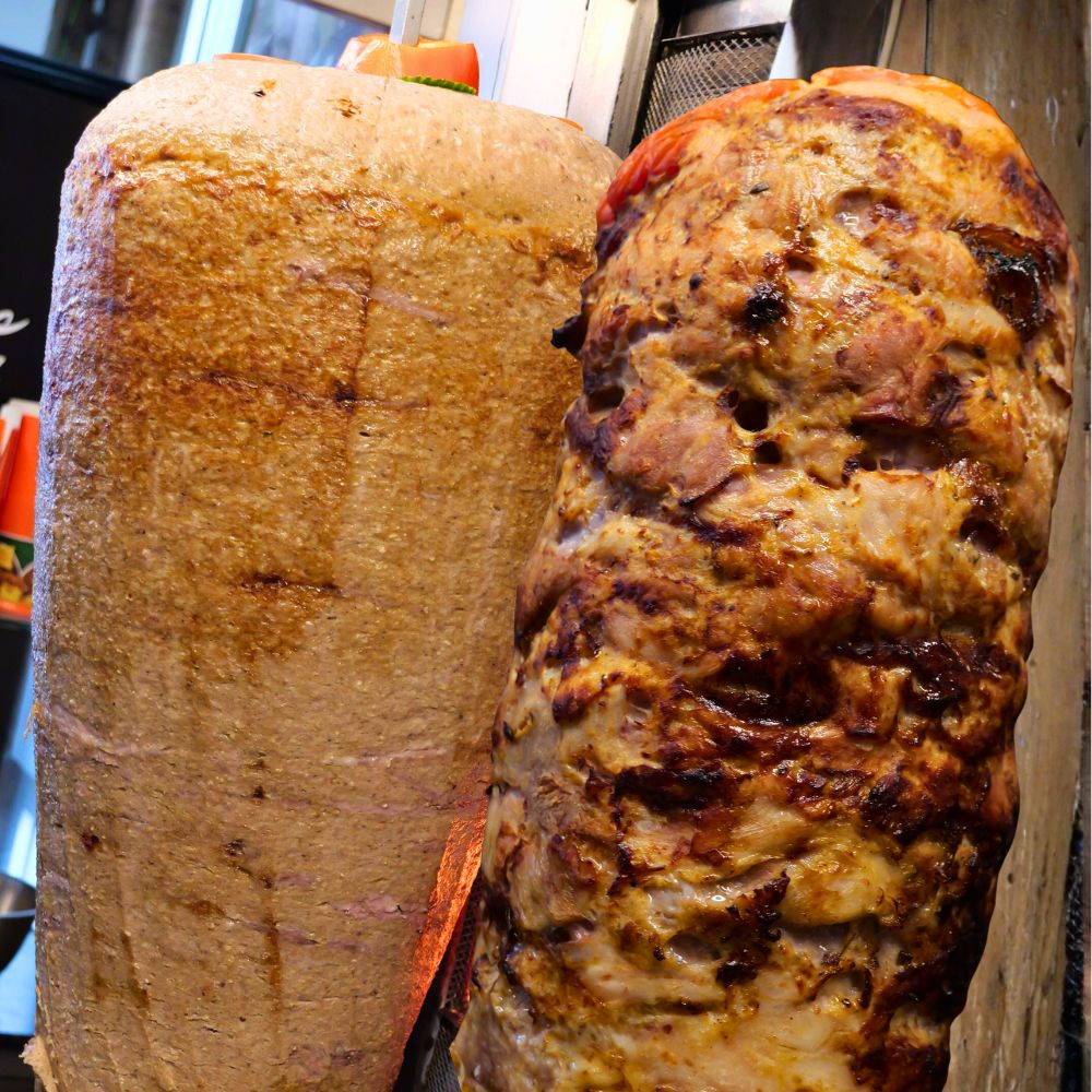 Mustafa vor dem Dönergrill